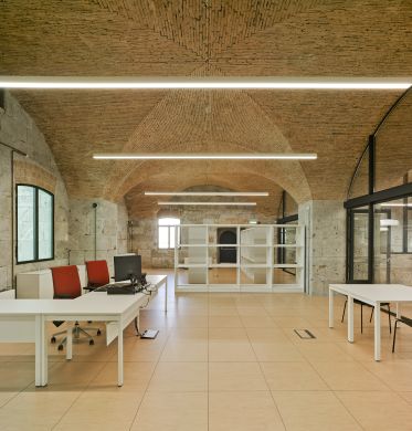 Zona de estudo com iluminação Tromilux
