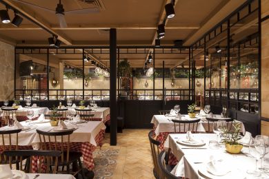 Restaurant éclairé par les produits Tromilux