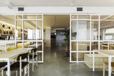Café com iluminação da marca Tromilux