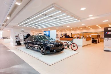 Stand de voiture avec éclairage Tromilux