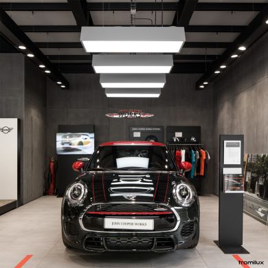 Carro mini iluminado pela Tromilux