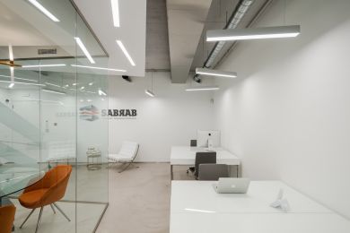 Escritórios da Sabrab com iluminção Tromilux