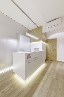 Gabinete de dentista com iluminação Tromilux